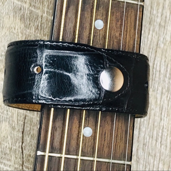 Sold-Celtic knot upcycle leather cuff - Picture 2 of 5